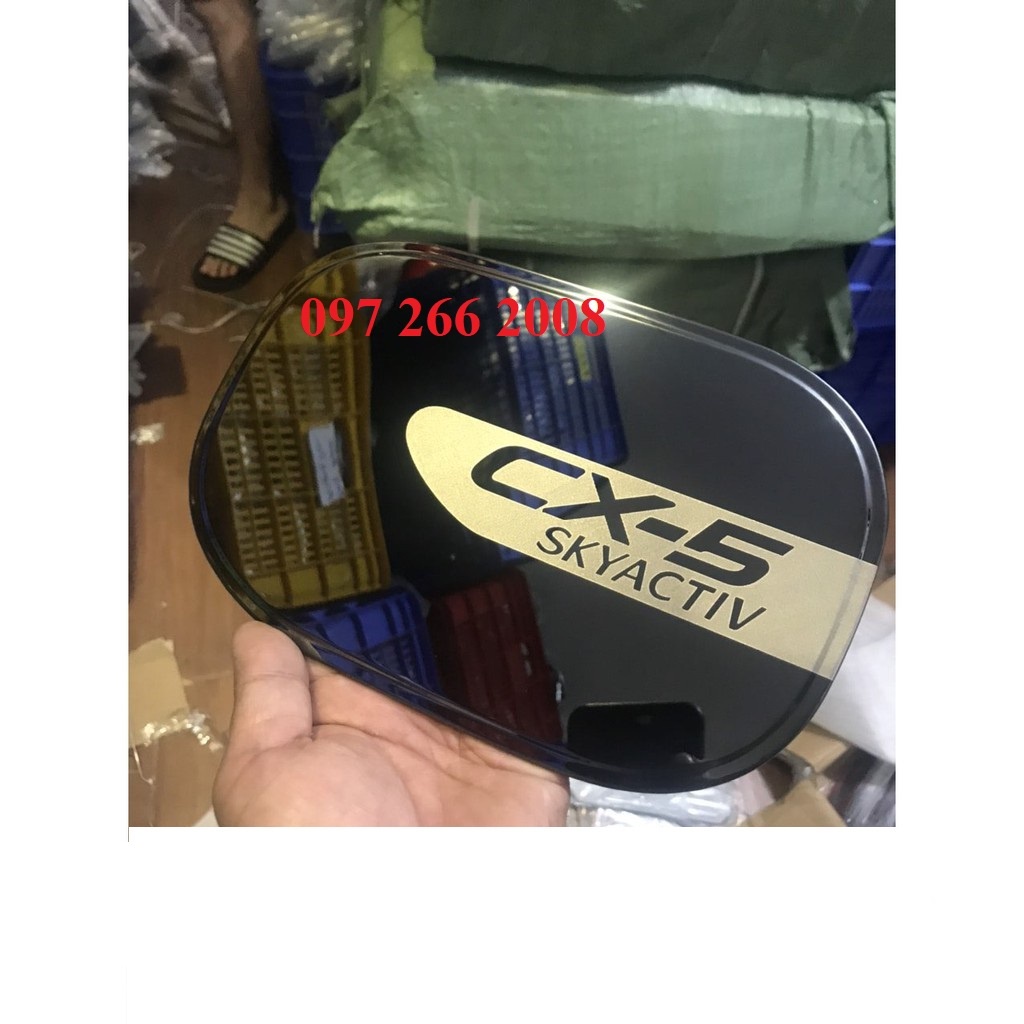 Ốp nắp bình xăng xe Mazda CX5 2018-2023 titan cao cấp