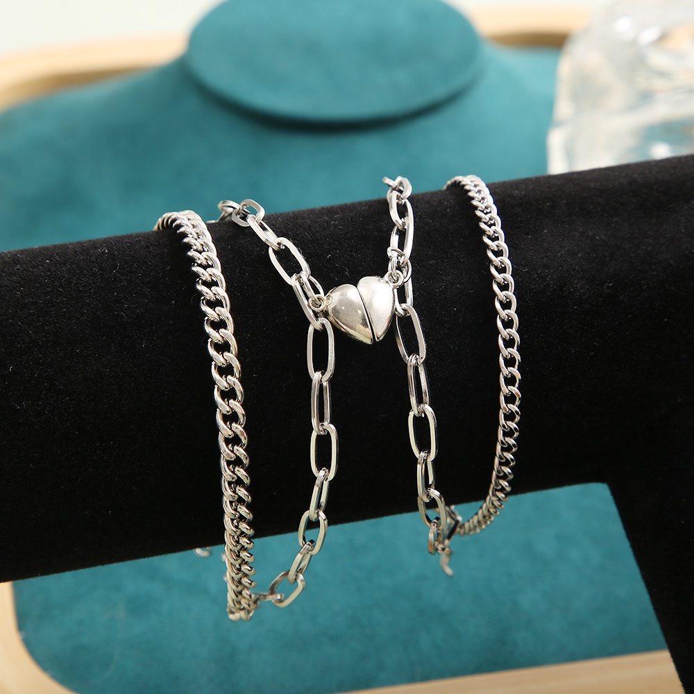 Set 2 vòng tay 17KM mặt hình trái tim có nam châm màu bạc thời trang cho cặp đôi