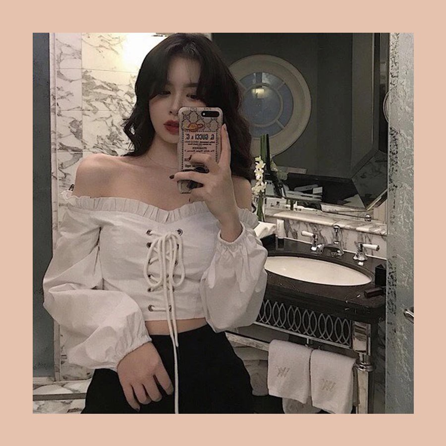 (SẴN) Áo croptop dáng ngắn hở eo buộc dây cách điệu hở vai dài tay A00157