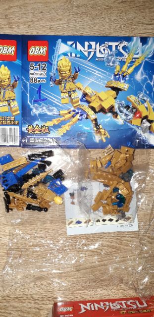 Lắp ráp 1 hộp LegoNinjutsu Rồng 99545 có nhiều chi tiết