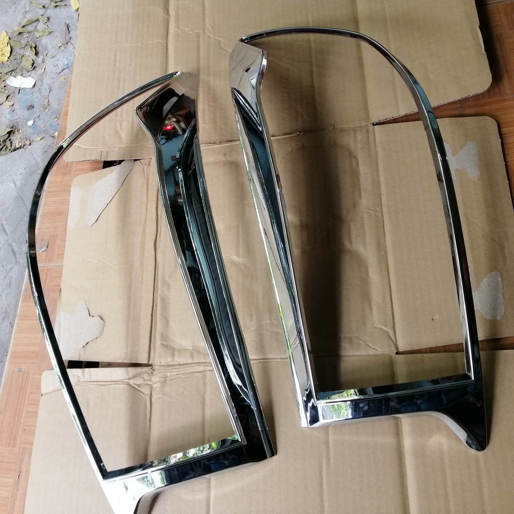 Bộ ốp viền đèn Pha mạ crom xe Toyota Fortuner 2009-2011 Bản Liên Doanh