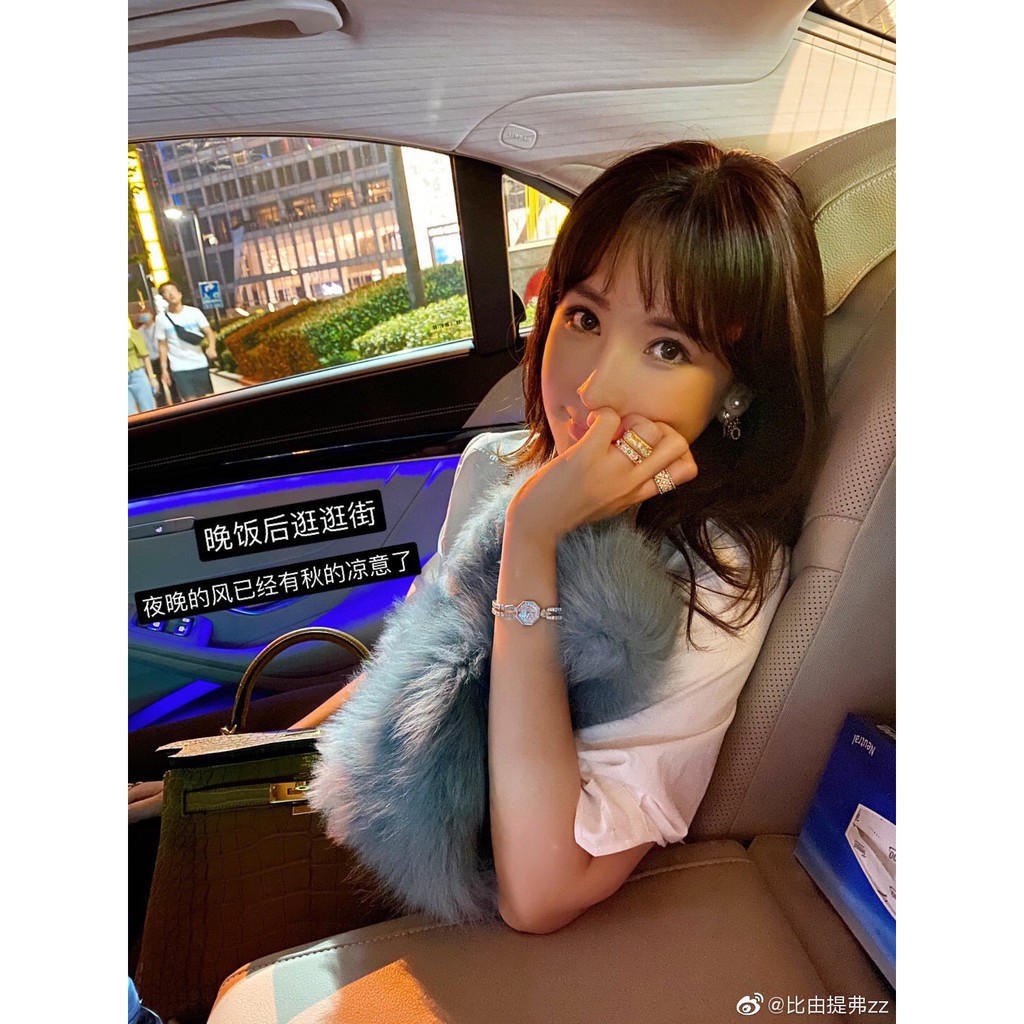 Bông tai nữ kiểu dáng thời trang thanh lịch