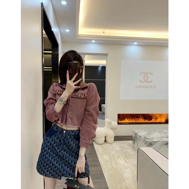 Khoác bò hồng đi ò