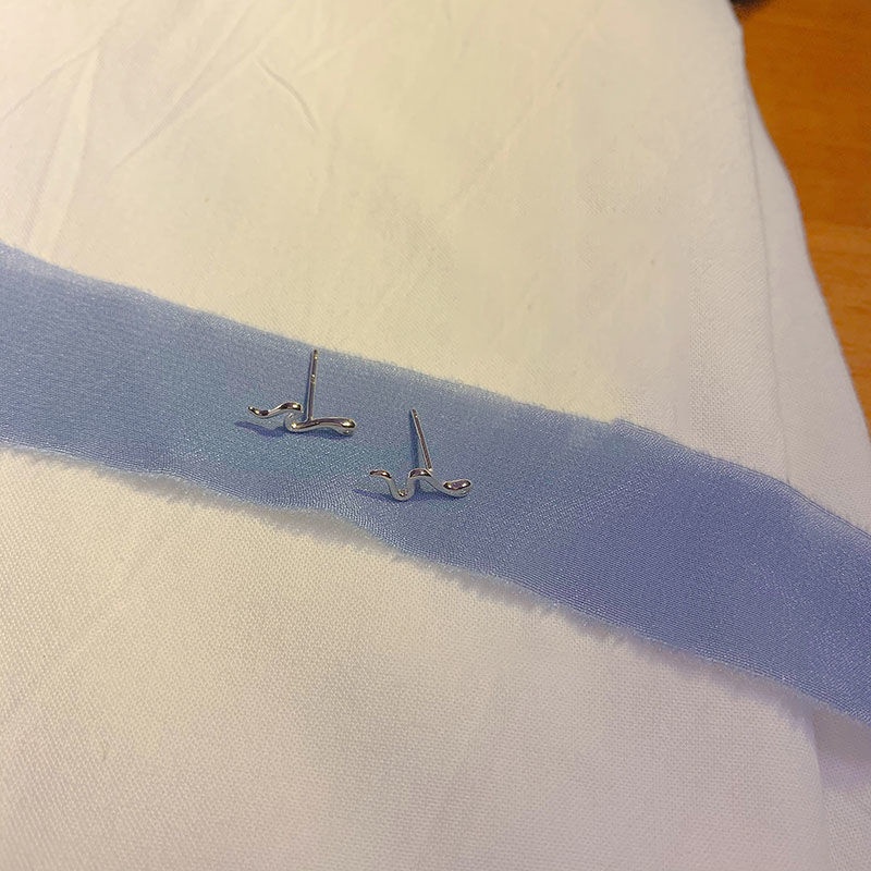 Khuyên tai hình rắn mini cá tính hợp thời trang 19A1327