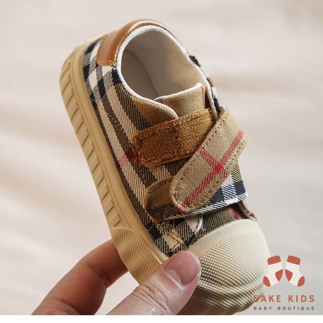 Giày bé trai bé gái, Giày thể thao quai dán phối màu xinh xắn cho bé trai bé gái phong cách Hàn Quốc đế cao su mềm M2130