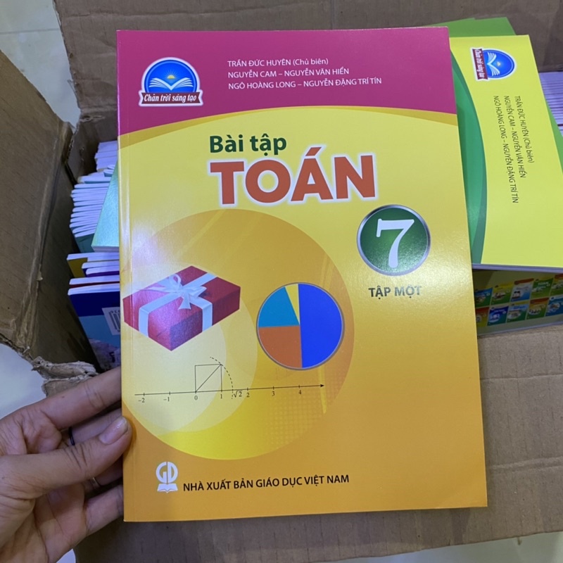 Combo 2 cuốn Bài tập Toán 7 Chân Trời Sáng Tạo kèm bìa bao và giấy nhãn