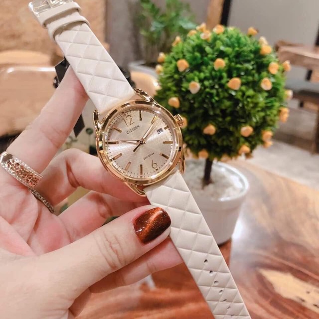 Đồng hồ nữ Citizen FE6082-08P 35mm máy Eco Drive năng lượng mặt trời, viền gold, kính khoáng chống trầy, dây da