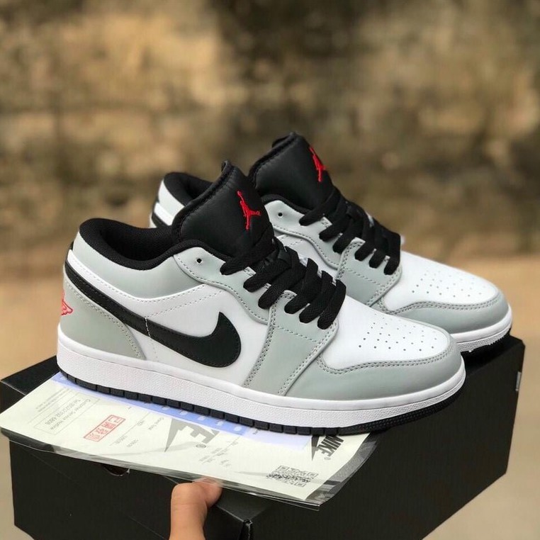 Giày Jordan xám chỉ đỏ vạch đen cổ thấp [Full Bill Box] Giày JD1 low xám smoke grey đủ size nam nữ 2021