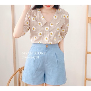 Áo sơ mi màu be kẻ caro hoa cúc tay lỡ