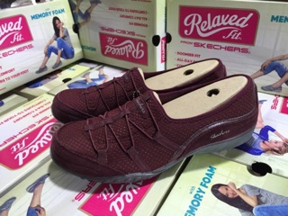 Combo giày Skechers vs Pullbear