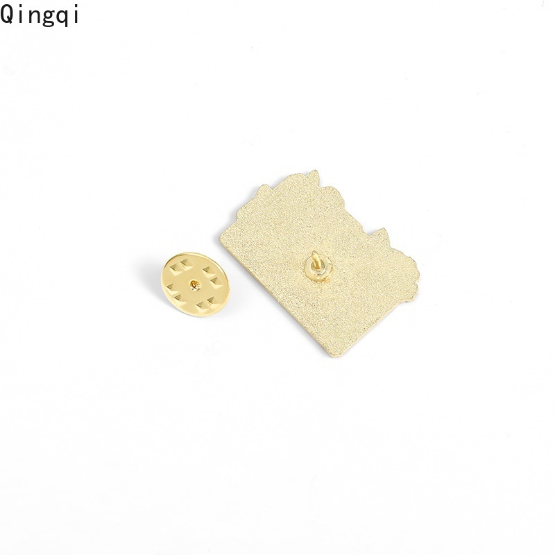 Ghim cài áo Miss Zoe hình băng cát sét phong cách Retro