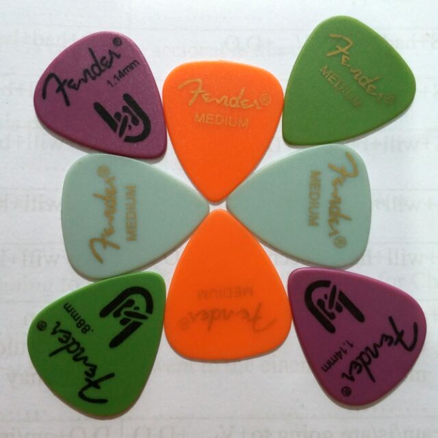 Pick guitar