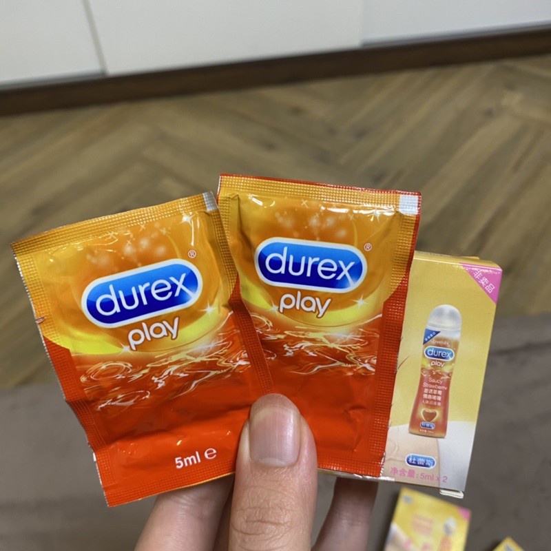 Gel Bôi Trơn Durex Play Saucy Strawberry 100ml