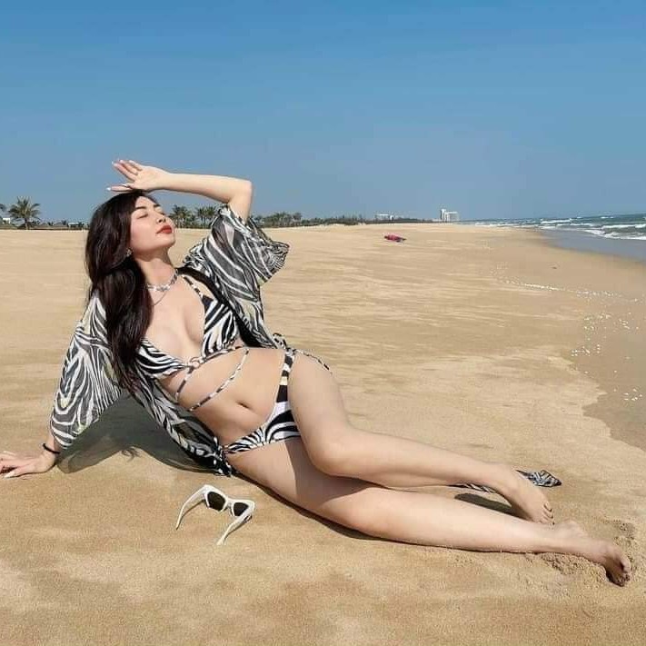 BIKINI 2 MẢNH HỌA TIẾT NGỰA VẰN KÈM ÁO KHOÁC CAO CẤP BIKINISTORE | BigBuy360 - bigbuy360.vn