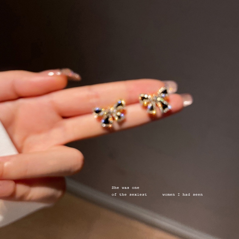 Đôi Bông Tai Hình Nơ Đính Kim Cương Giả