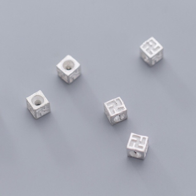 Charm bạc Vuông khắc chữ Vạn - MH028