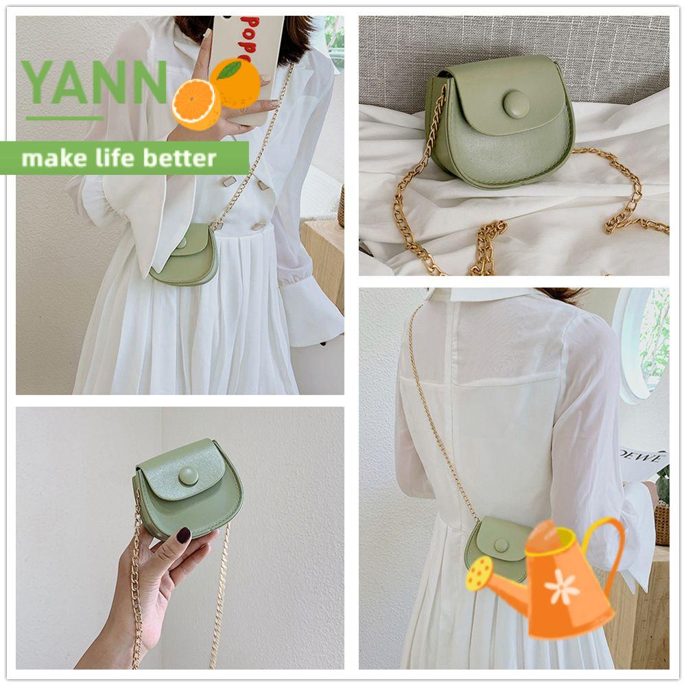 Túi đeo chéo hình yên ngựa mini màu trơn phối dây xích phong cách Hàn Quốc mới thời trang sành điệu cho nữ