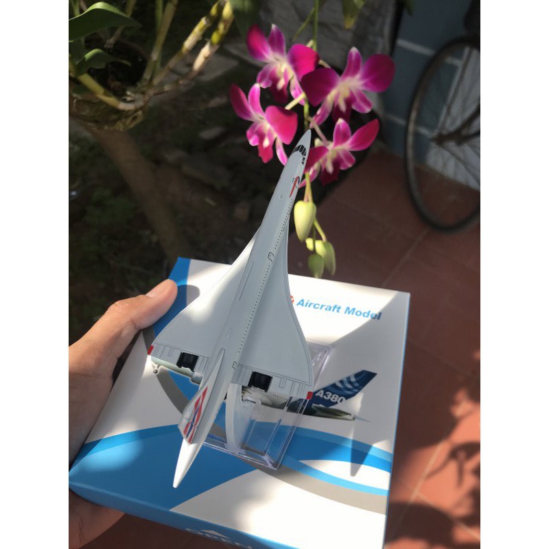 Mô Hình Máy Bay - Máy bay mô hình Concorde Vương quốc Anh British Airways đúc Kim Loại có kèm đế trưng bày