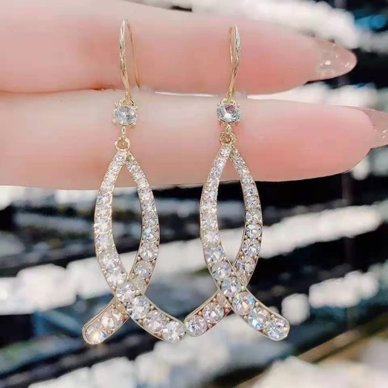 Khuyên Tai Đuôi Cá Đính Đá Sang Trọng Cao Cấp