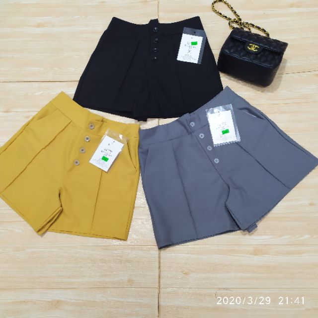 Quần short cạp lệch