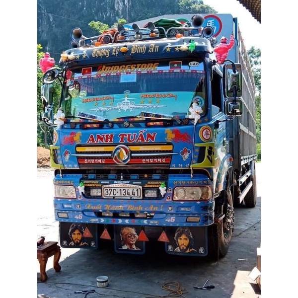 Tượng MICHELIN trang trí xe con, xe tải.