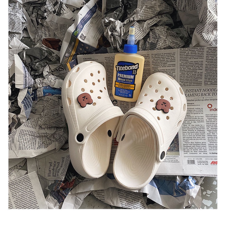 Dép Đi Biển Đục Lỗ Đế Phẳng Chống Trượt Không Thấm Nước Thời Trang Mùa Hè Mới Cho Bạn Gái