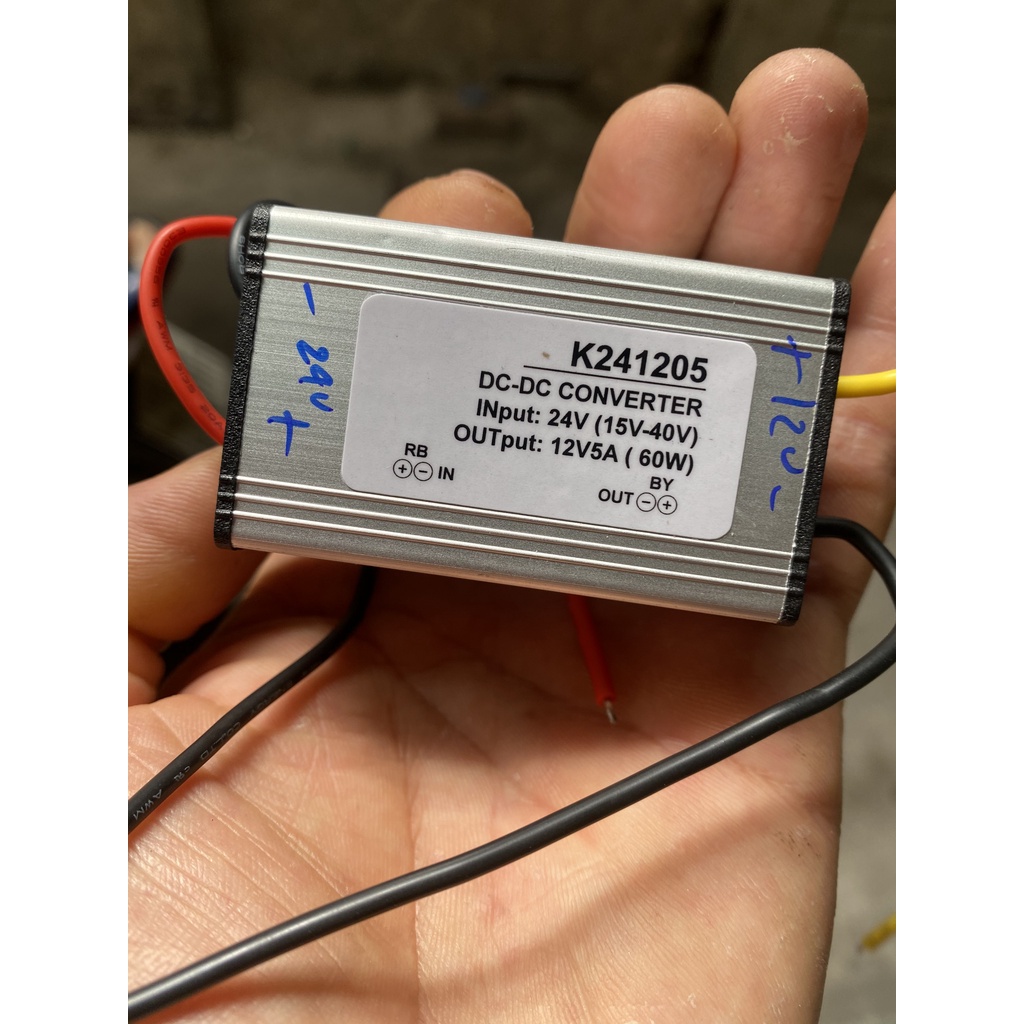 Mạch chuyển dổi điện áp 24V xuống 12V lắp camera lùi trên oto xe tải , xe buýt