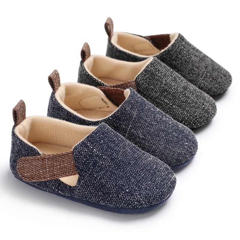 Đôi giày vải cotton màu trơn chống trượt lót lông ấm áp cho bé