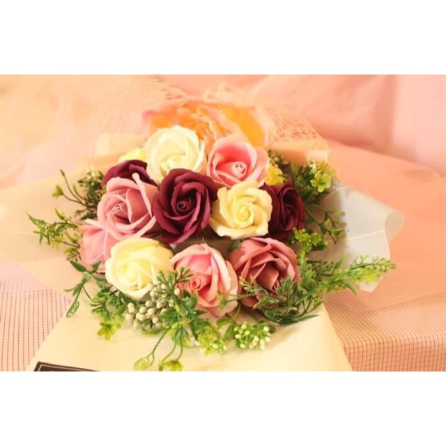 Bó hoa sáp 11 bông mix hoa lụa