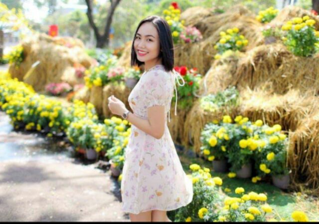Váy Lép hoa size S và M mơis tinh như mới , màu ngà nha cả nhà...