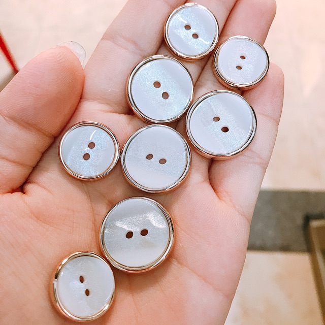 Nút Poly 2 lỗ 4 size nút kiểu