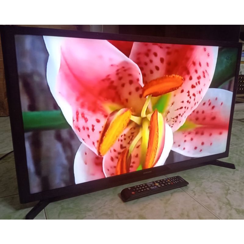 Tivi 32" Full Phụ Kiện Thanh Lý