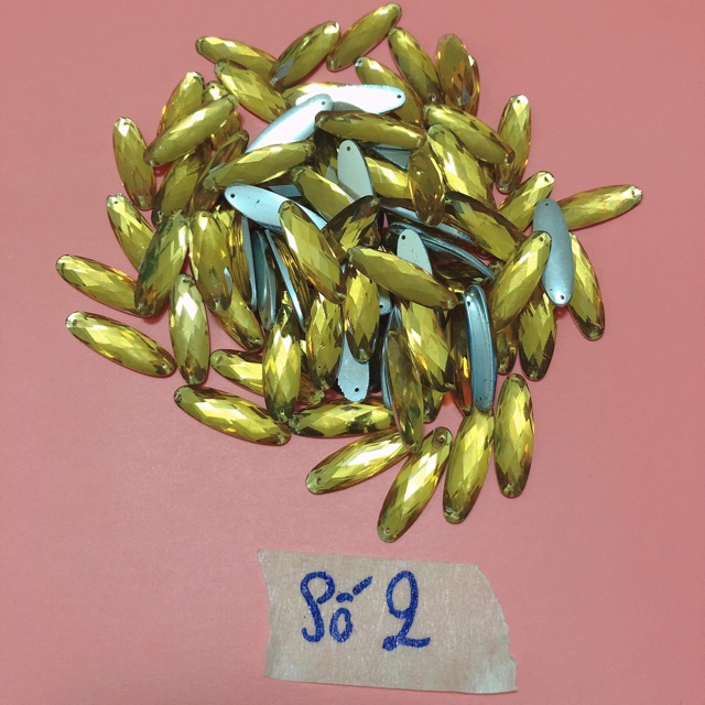 Hạt đá dài trang trí áo