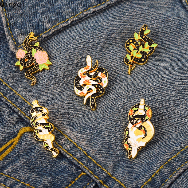 Ghim cài áo Miss Zoe hình rắn sang trọng