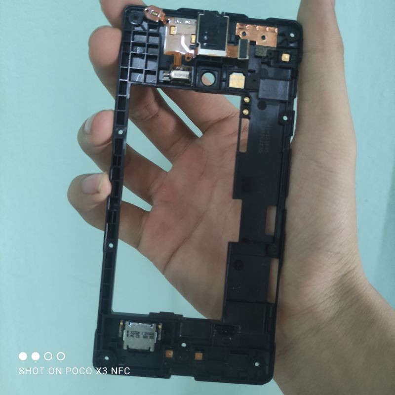 Khung sườn điện thoại Nokia Lumia 730.