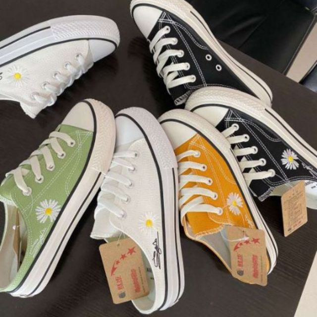 WAMT10K - giảm 10k cho đơn bất kì Giày sục thể thao nữ thêu hoa cúc kèm chữ ký A333 | BigBuy360 - bigbuy360.vn