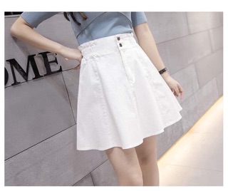 Chân váy xoè trắng
