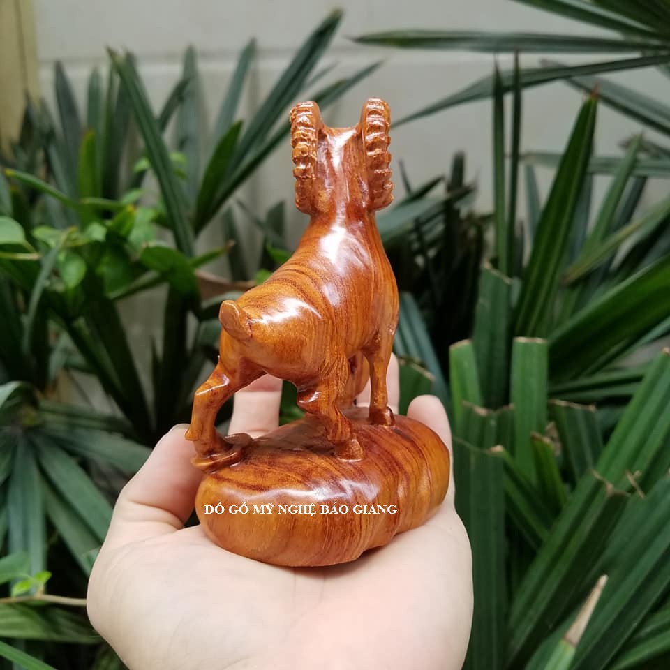 Tượng con dê gỗ hương 12 cm