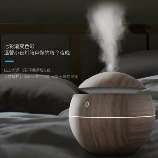 Máy xông tinh dầu giúp thơm phòng tạo độ ẩm