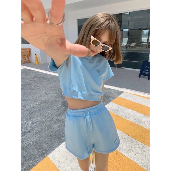 Set áo croptop mix quần short kiểu dáng đơn giản năng động Prada