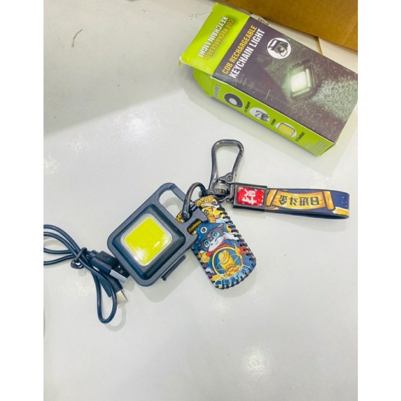 Móc chìa khoá đèn pin LED COB mini tích hợp mở bia, chống nước, dùng pin sạc, có nam châm đính kèm