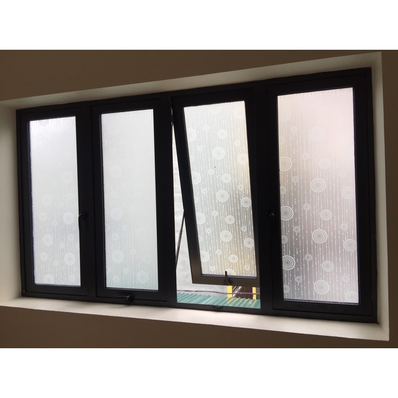 giấy dán kính hoạ tiết chấm tròn