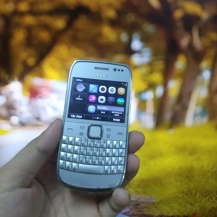 ĐIỆN THOẠI NOKIA E6 CHÍNH HÃNG