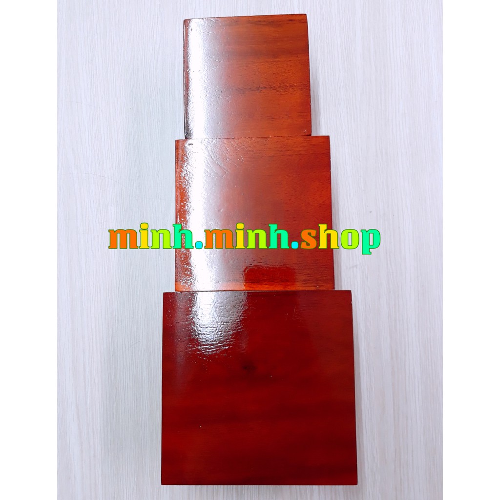 Ghế gỗ đôn gỗ vuông kê tượng thờ, lư hương, dĩa chưng trái cây,....