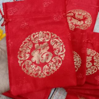 Túi đỏ mai mắn gấm thiêu