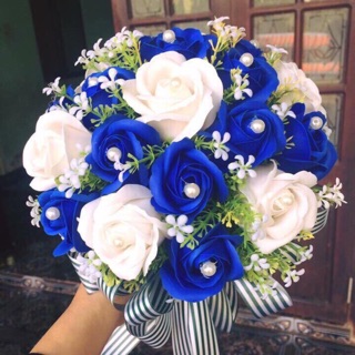 Bó hoa cưới bằng hoa hồng sáp thơm