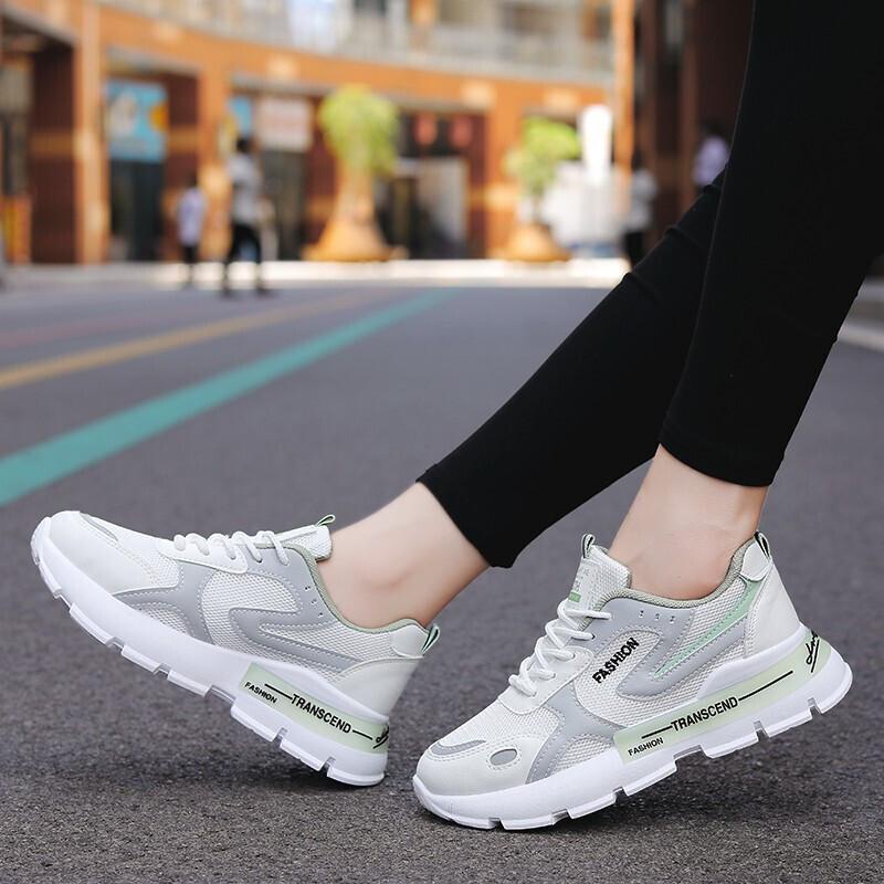 Giày thể thao nữ trắng xọc xám viền xanh transcend điểm nhấn thời trang