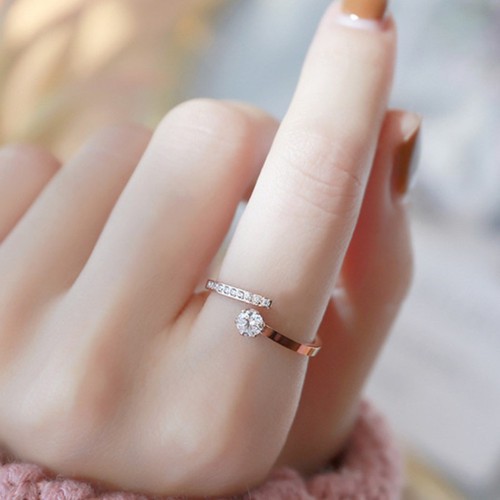 Nhẫn Nữ Đính Đá Nhân Tạo Titan Ko Đen TT 2465