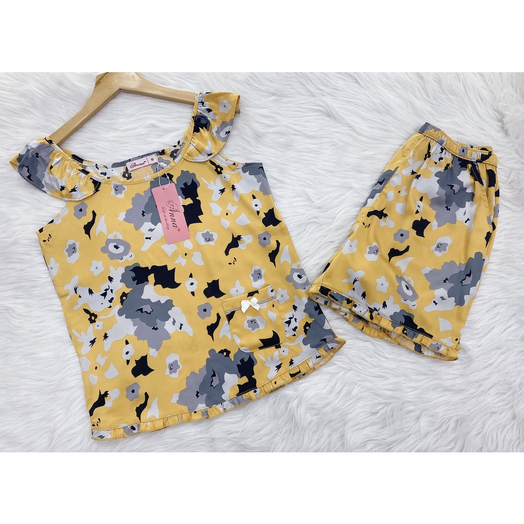 Set đồ ngủ mặc nhà ANNA. Set đồ lụa Satin mềm, thoáng mát, dáng áo cánh tiên quần đùi phối bèo, họa tiết hoa trẻ trung
