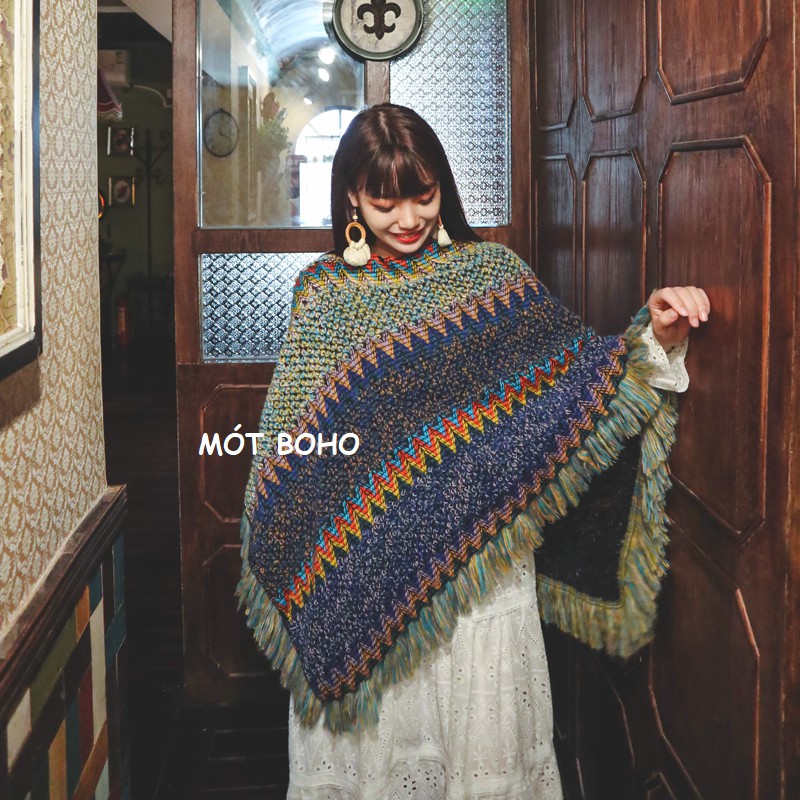 Áo poncho thổ cẩm, tua rua đỏ cam